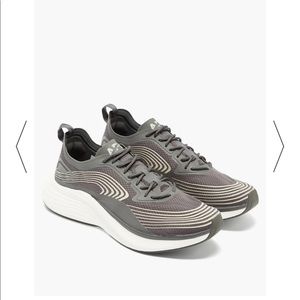 NEW APL Womens Streamline sneaker - with box